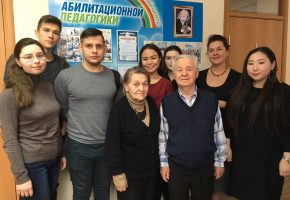 А.И. Бороздин, В.М. Никифорова и студенты консерватории